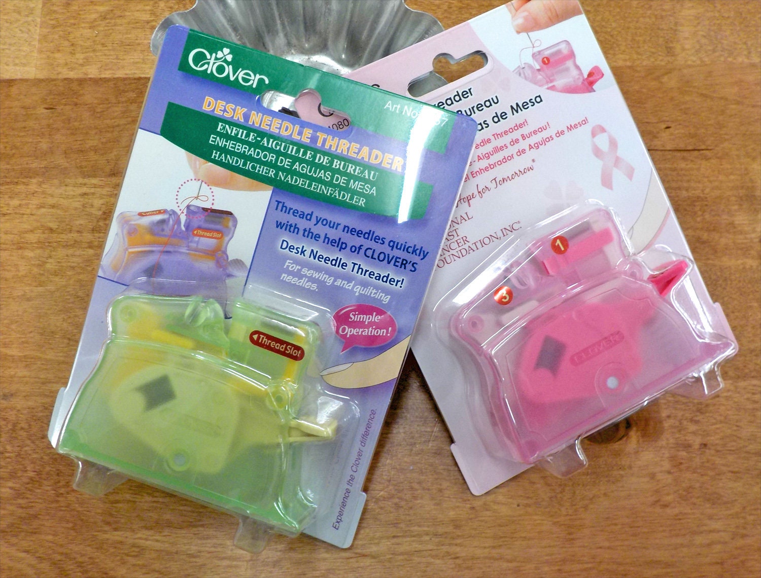 Clover Desk Needle Threader