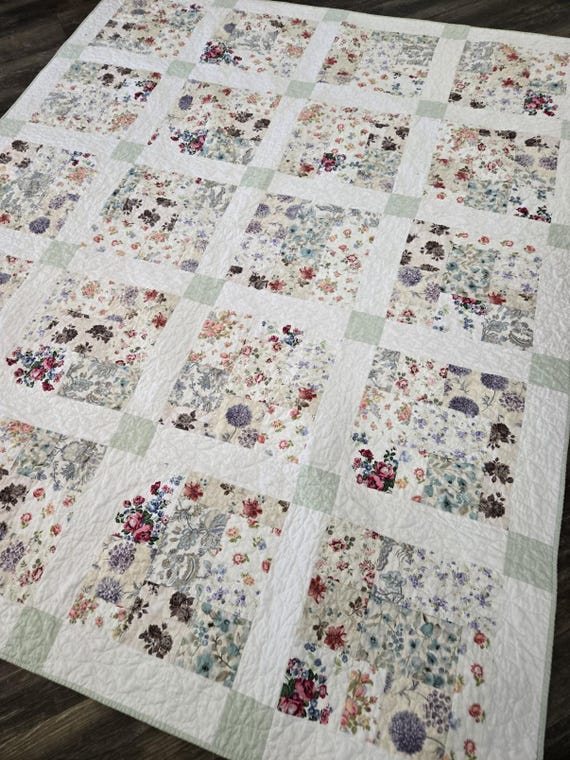 Lovelier Quilt Kit...designer Mickey Zimmer/Sweetwater Cotton Shoppe...Pastel...Beginner Level