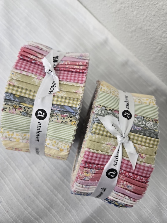 Petite Fleur...2 1/2 inch Roll...Makower UK...40 strips