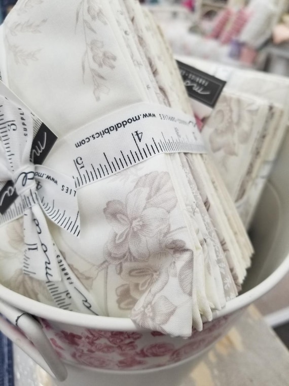 3 Sisters Favorites...Vintage Linens...FQ Bundle...Moda Fabrics