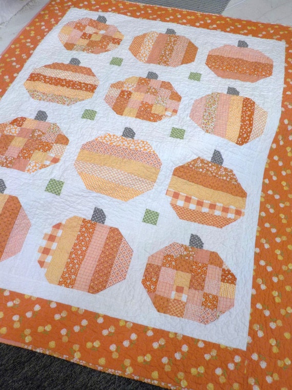 PDF Pumpkin Whip quilt pattern...designed by Mickey Zimmer of Sweetwater Cotton Shoppe...autumn, Halloween, pumpkins