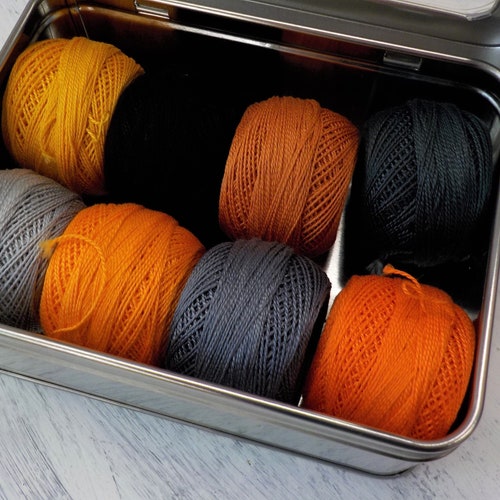 Vintage Christmas Thread Box...featuring 8 DMC Perle Cotton - Etsy