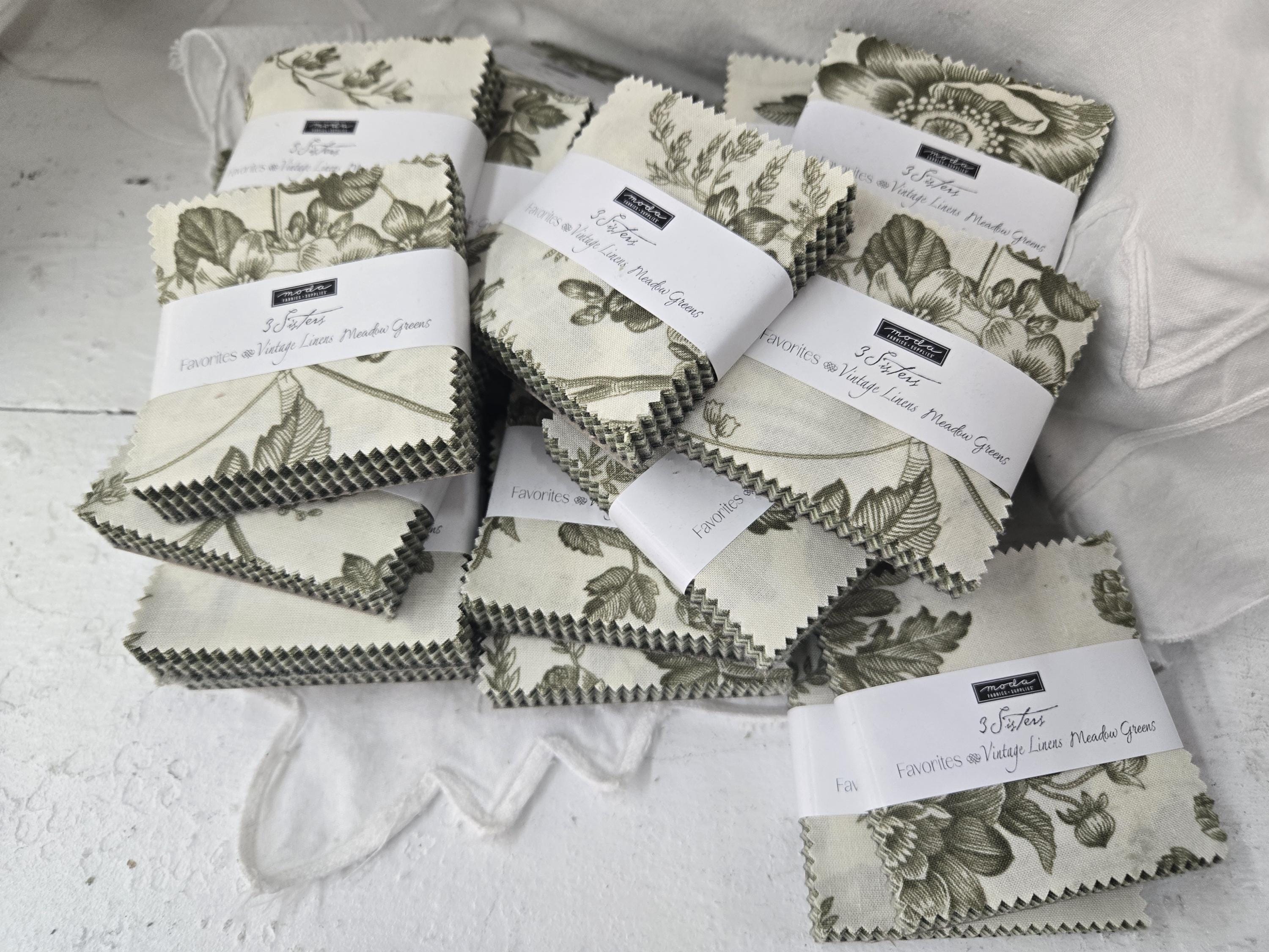 Vintage: Mini Charm Pack Vintage: Mini Charm Pack