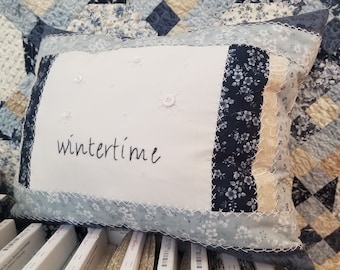 Wintertime pillow kit...designed by Mickey Zimmer featuring Cascade by 3 Sisters