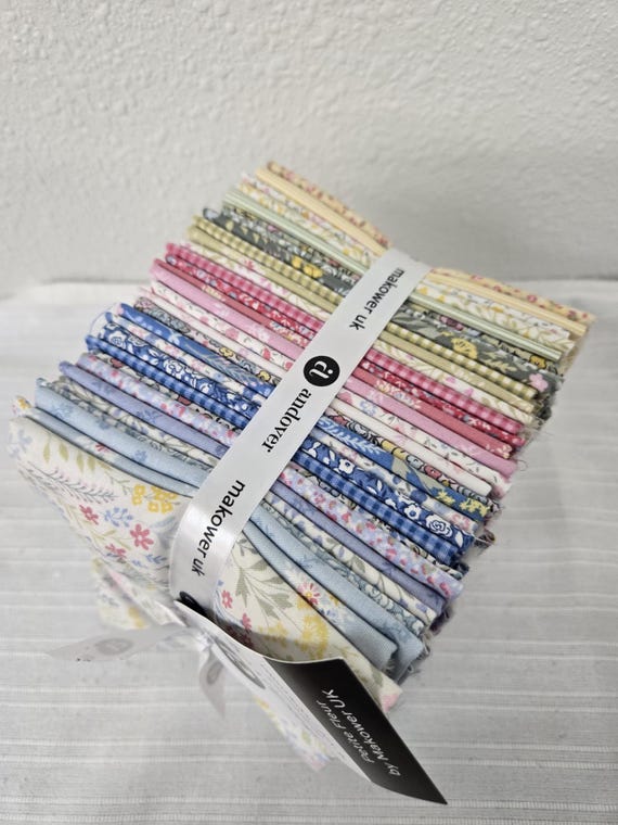 Petite Fleur...FQ Bundle...Makower UK...30 prints