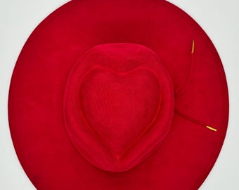 Fedora met hartvormige bovenkant, brede rand, gemaakt van veganistisch suède – Felrood, 56–58 cm