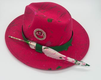 AKA Felroze Fedora Groen Splatter, Kelly Band, Parelaccenten & Verencluster (56-58 cm)