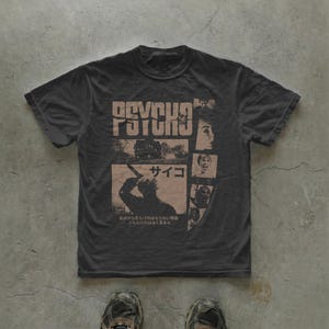 Psycho graphic t-shirt. Unisex horror movie tee featuring Japanese typography, vintage streetwear aesthetic.