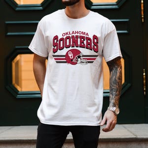 Oklahoma Sooners Football Shirt, Vintage OU Game Day Tee, Retro Sports Fan Top, College Team Graphic T-Shirt, Unisex Tailgate Gift