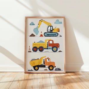 Könnte beinhalten: Ein gerahmter Druck mit drei Baumaschinen: einem Bagger, einem Muldenkipper und einem Frontlader. Der Bagger ist gelb mit einem blauen Eimer. Der Muldenkipper ist rot und gelb, und der Frontlader ist orange und gelb. Der Hintergrund zeigt Wolken und Erde.