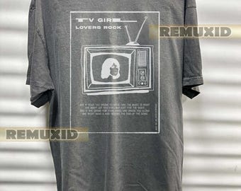 ヴィンテージTVガールグラフィックTシャツ、90年代風バンドシャツ、ユニセックスグラフィックTシャツ、バンドTシャツ、音楽好き、コンサートシャツ、ツアーシャツ RX149