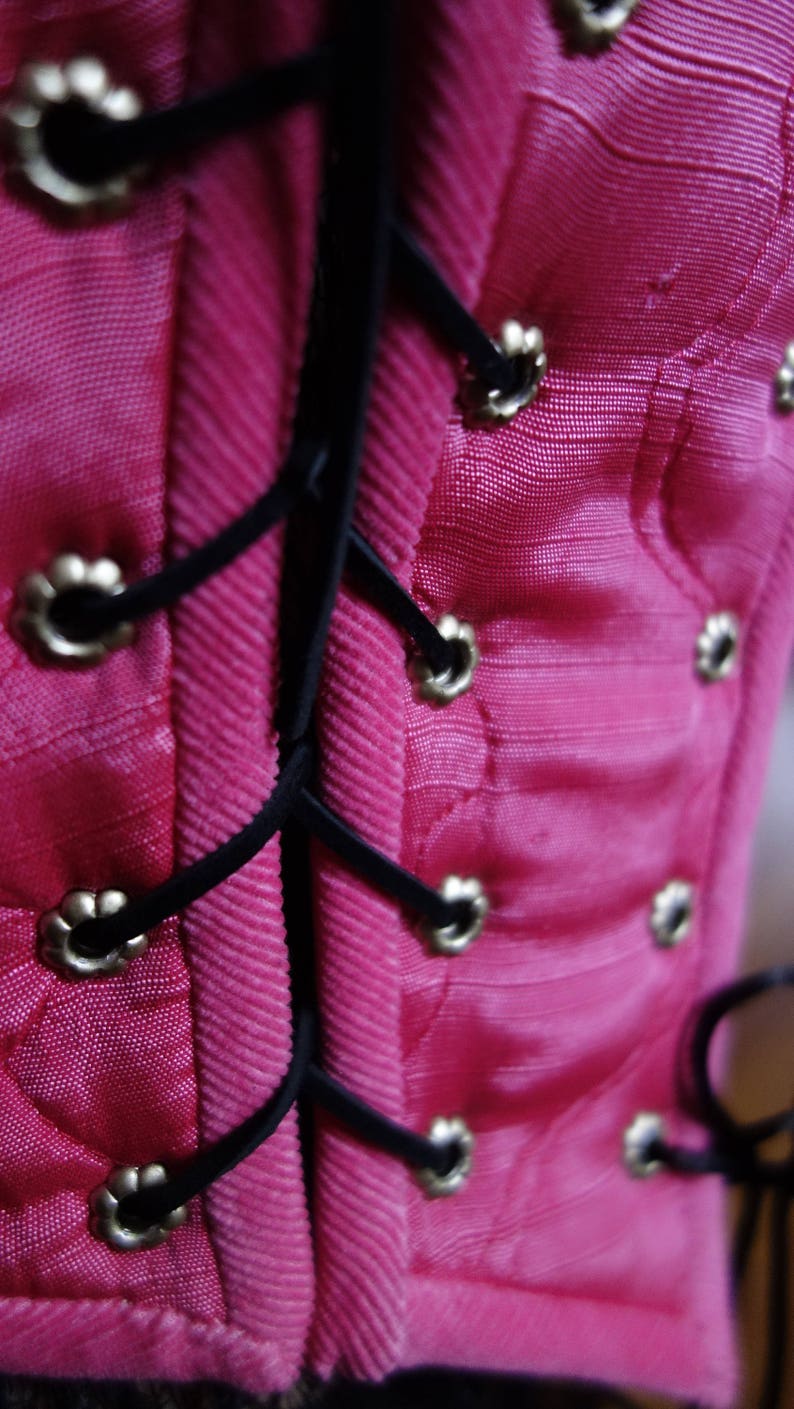 Medieval gothic corset lace up bodice bustier pink quilted renaissance faire harlot wench mistress lady pirate bodycon costume adjustable