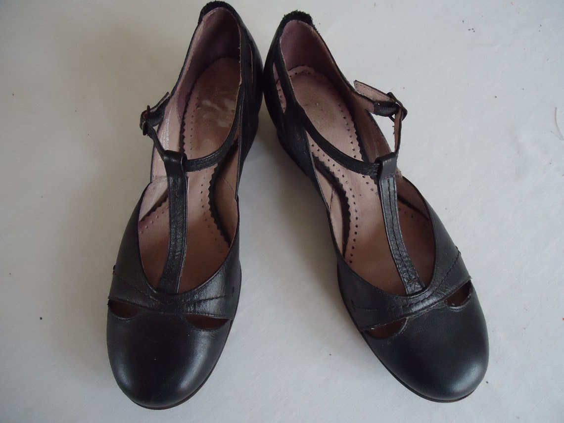 Black leather feminine vintage t-strap shoes by Clark's | Etsy