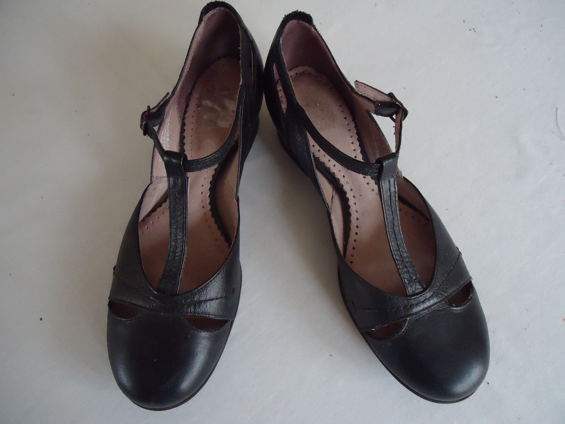 vintage t strap shoes