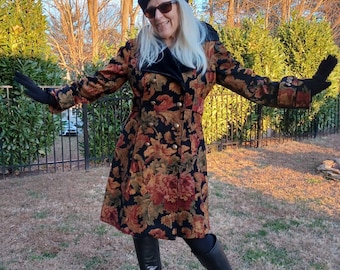 Retro 1970s winter coat hooded double breasted tapestry look jacobean floral print pockets black velvet size M vintage reproduction