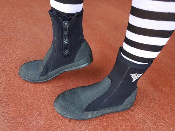 Botas de disfraz de goma negra superhéroe villano payaso piel | Etsy España