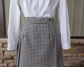 Falda corta plisada estilo kilt con cuadros negros y crema, por encima de la rodilla, estilo lolita preppy, talla XS