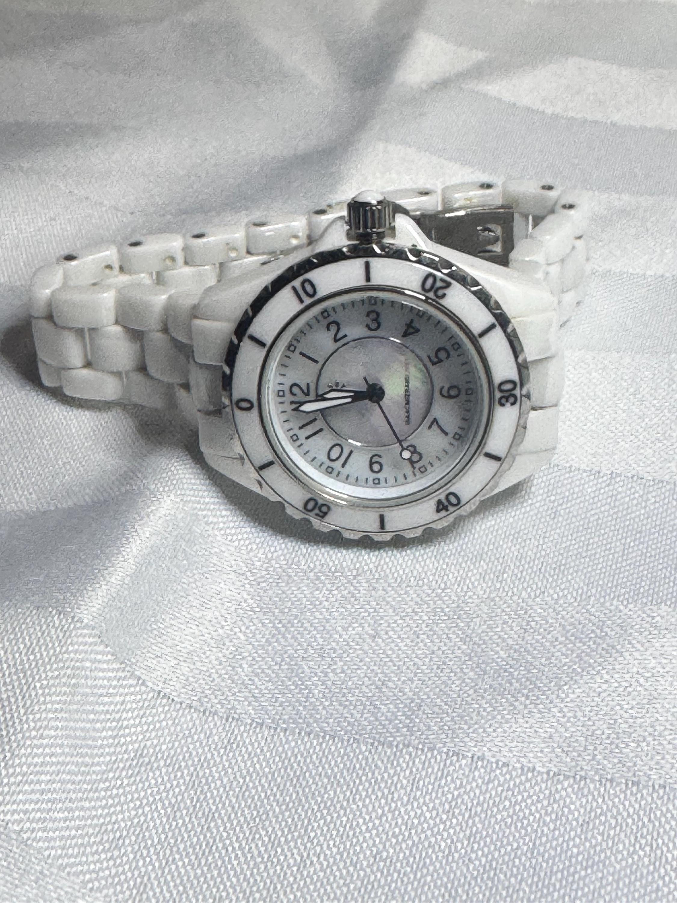 Isaac Mizrahi White Ceramic Watch – Mother of Pearl Dial 