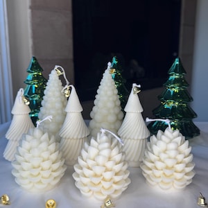 Handgemaakte sojakerstboom en dennenappelkaarsen – winterdecor