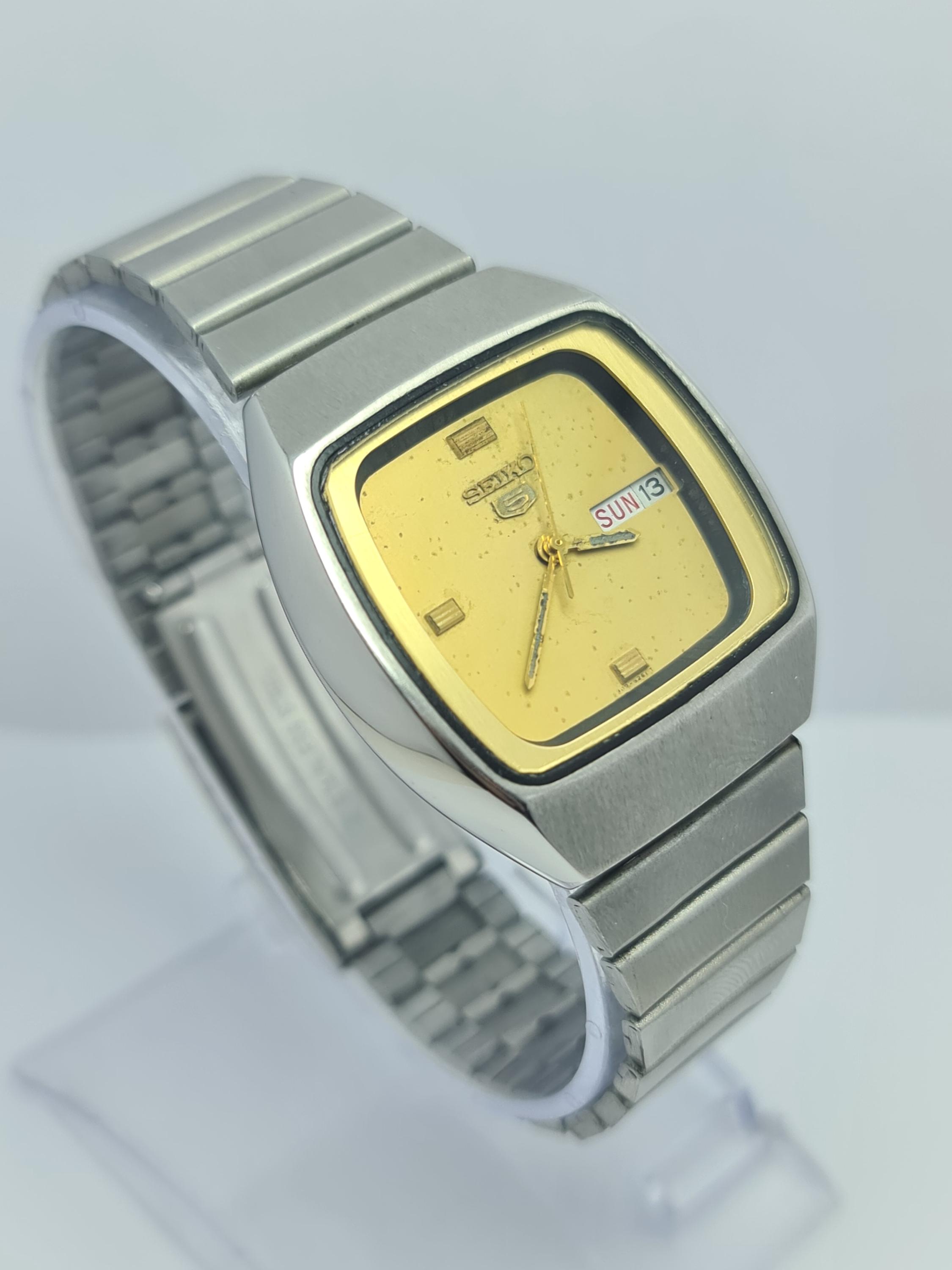 Vintage SEIKO Seagal TVスクエア デイデイト クォーツ時計 Vintage SEIKO Seagal TVスクエア デイデイト クォーツ時計 Seiko TV