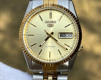 Vintage Seiko 7N83-0041 Ladies Two-tone Day-date Watch  display picture 3