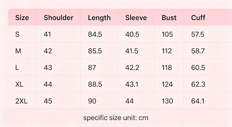 K&ouml;nnte beinhalten: Eine Gr&ouml;&szlig;entabelle f&uuml;r Kleidung mit Ma&szlig;en in Zentimetern. Die Tabelle umfasst die Gr&ouml;&szlig;en S bis 2XL mit entsprechenden Schulter-, L&auml;ngen-, &Auml;rmel-, Brust- und Manschettenma&szlig;en. Der Text "specific size unit: cm" steht unten.
