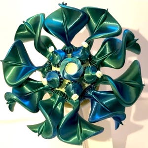 Wall and table decoration - Mechanical flower kinetic bloom Amelias, USB motor Automata, interactive office desk stress relief decoration