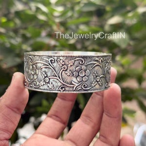 Handmade Floral Pattern Silver Bangle – Antique Finish Engraved Vine Design Kada for Women & Girls