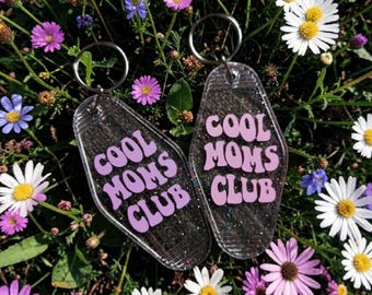 Cool Moms Club-nyckelring | Retro Motell-nyckelring | Present till en cool mamma | Glitterväskberlock | Bästa mammapresenten