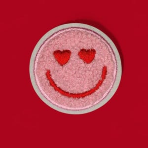 Bügel Patch rosa Smile Gesicht mit Herzaugen | Aufnäher für Kleidung | Iron on happy Face with Hearts Bouclestoff | Bügelbild Chenille