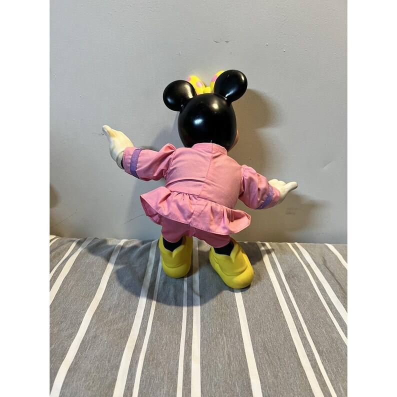 Vintage Minnie Maus Musikalische Plüschpuppe 1990 Mattel Disney Sammlerstück Bild 2