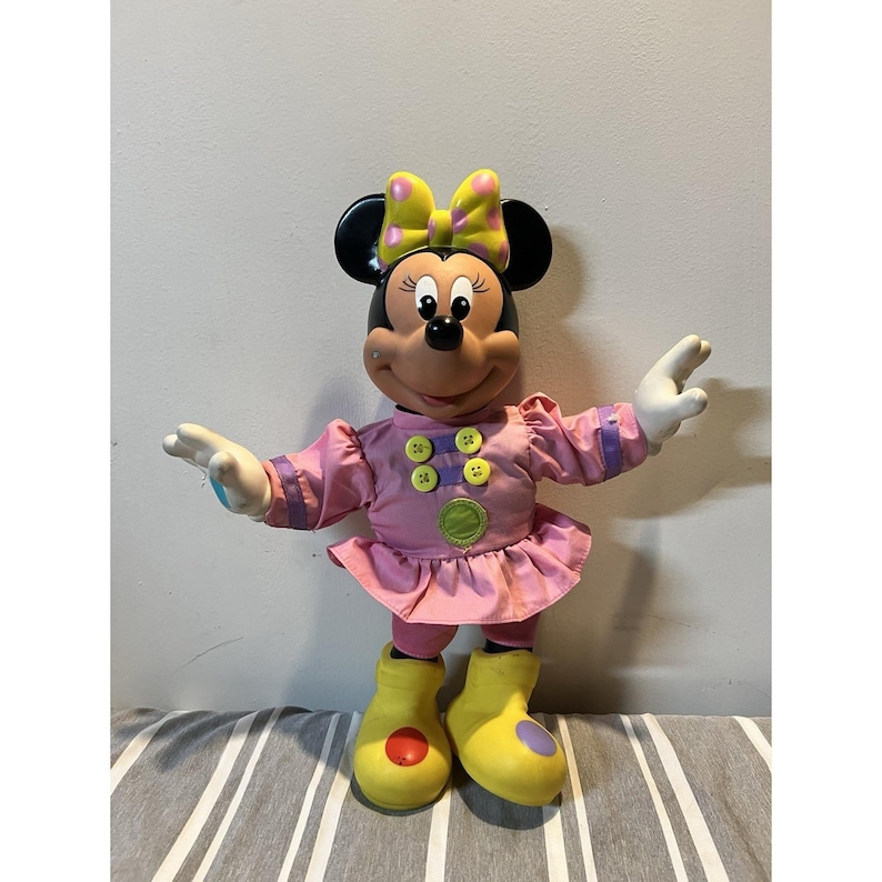 Vintage Minnie Maus Musikalische Plüschpuppe 1990 Mattel Disney Sammlerstück Bild 1