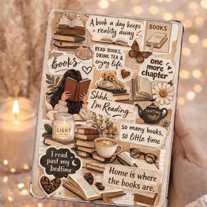 Può includere: Un set di tre tazze in ceramica con finitura opaca e macchiettata. Le tazze sono nei toni del crema, grigio chiaro e grigio scuro. Ogni tazza ha un design semplice e minimalista e un manico arrotondato.