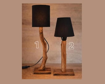 Handgemachte Tischlampe aus Naturholz – Unikat aus Waldholz mit schwarzem Stoffschirm | Rustikale Designlampe | Nachhaltige Holzlampe