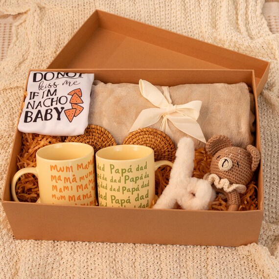 New Parent Baby Shower Gift Box Personalized Mum and Dad Mugs Baby Bodysuit  Baby Blanket Plush Toy Muslin Swaddle Baby Socks Bib pacifier