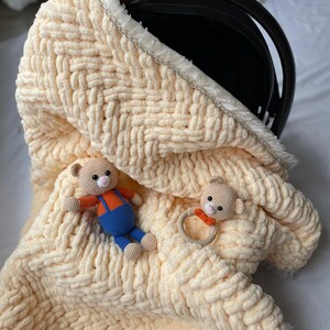 Handgjord dubbelskiktad babyfilt, puffgarn, Fisto-kant