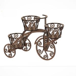 Può includere: Un triciclo decorativo marrone con tre cesti rotondi. I cesti e le ruote presentano un design decorativo a volute. Il triciclo ha un manubrio curvo ed è fatto di legno.