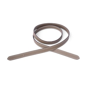 May include: A taupe leather belt with white stitching. The belt is coiled and has a simple design. The belt is made of a textured leather material. The belt is suitable for various outfits and is approximately 150 cm in length.