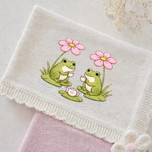Diseño de bordado de ranas y té, linda pareja de ranas, rana estilo cottagecore, escena de té en nenúfares, archivo de bordado de amistad, descarga instantánea.
