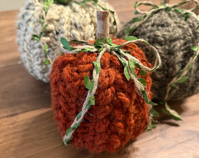 Crochet Wheat Stitch Pumpkins Amigurumi Plush, crochet plush, amigurumi decor, desk buddy, Handmade Gift