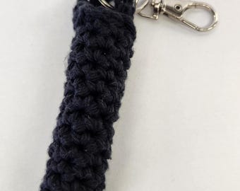 Llavero de crochet con bálsamo labial