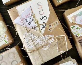 Book Blind Date + Greeting Card Bookmark | Gift Set Book Surprise | Gift for Book Lovers | Hand-Packed Unique Item