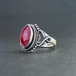 Bellissimo anello con rubino rosso/ Anello con gemma in argento sterling 925/ Anello con gemma naturale/ Anello marquise fatto a mano/ Anello in argento con gemma, ideale come regalo
