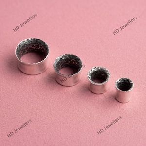 Par med proppar i 925 sterlingsilver, dubbla utsvängda proppar, öronmått i silver för sträckta öron, hamrade proppar 12 g (2 MM)