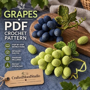 Op de afbeelding: Een PDF-haakpatroon voor druiven met de tekst GRAPES PDF CROCHET PATTERN, STEP-BY-STEP INSTRUCTIONS, DETAILED PHOTOS, DIAGRAMS INCLUDED, INSTANT DOWNLOAD en een label CraftedMoodStudio met de tekst HANDMADE WITH LOVE.
