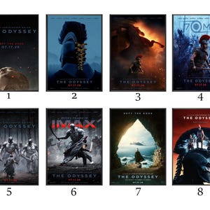 Peut inclure: Une collection de huit affiches de film pour The Odyssey, présentant des images cinématographiques de guerriers antiques, de casques, de scènes de bataille et de paysages, avec le texte The Odyssey et la date 07.17.26 sur chaque affiche.