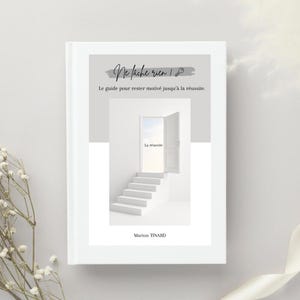 May include: A white book cover with the title "Ne lache rien" in cursive script. The cover features a graphic of a staircase leading to an open door, with the words "La réussite" visible. The author's name, Marion TINARD, is at the bottom.