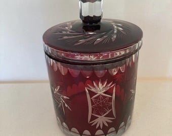 Tarro de cristal bohemio rojo rubí vintage: recipiente con tapa de vidrio tallado