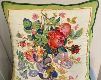 Cojín vintage con bordado floral, flores en relieve, ribete verde, estilo cottagecore, cojín decorativo de 40 cm.