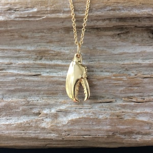 Lobster Claw Pendant Medium Gold